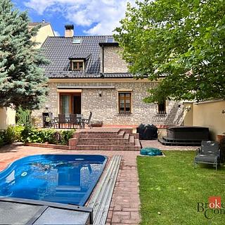 Prodej rodinného domu 270 m&sup2; Benešov