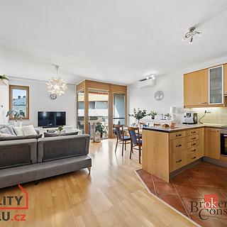 Prodej bytu 3+kk 84 m² Hradec Králové, Pouchovská