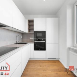 Pronájem bytu 3+1 67 m² Hradec Králové Slezské Předměstí, třída SNP