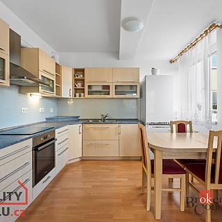 Pronájem bytu 2+kk 43 m² Hradec Králové