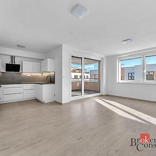 Pronájem bytu 2+kk 64 m&sup2; Hradec Králové