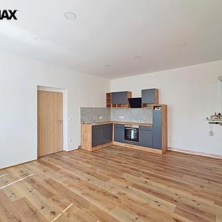 Pronájem bytu 2+kk 48 m² Police nad Metují, Masarykovo náměstí