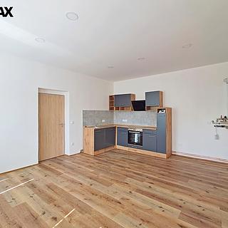 Pronájem bytu 2+kk 48 m² Police nad Metují, Masarykovo náměstí