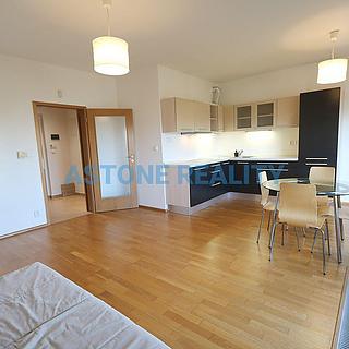 Prodej bytu 1+kk a garsoniéry 38 m² Praha Záběhlice, Mattioliho