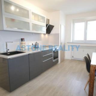 Pronájem bytu 2+1 55 m² Praha