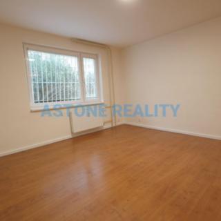 Prodej bytu 1+kk a garsoniéry 35 m² Praha Prosek, Pískovcová