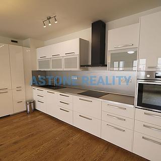 Pronájem bytu 3+kk 109 m² Praha