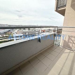 Pronájem bytu 1+kk a garsoniéry 34 m² Praha Letňany, Hlučkova