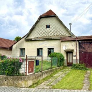 Prodej rodinného domu 100 m² Vinary