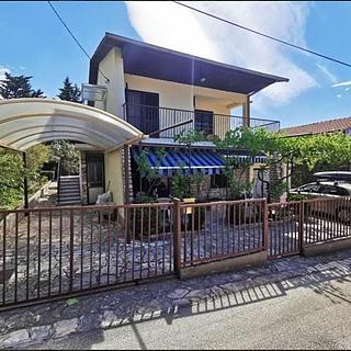 Prodej rodinného domu, 160m²