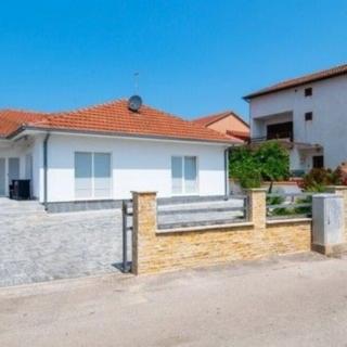Prodej rodinného domu, 136m²