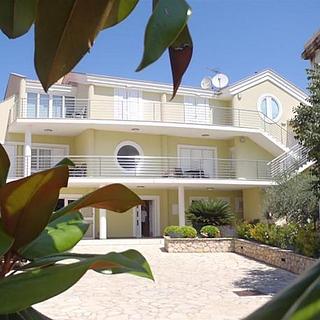 Prodej rodinného domu, 587m²