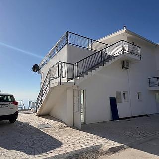 Prodej bytu 2+kk 65 m² v Černé Hoře