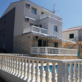 Prodej rodinného domu, 254m²