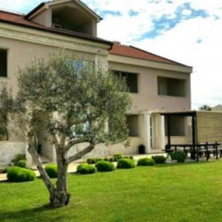 Prodej rodinného domu, 529m²