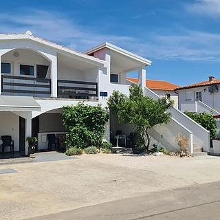 Prodej rodinného domu, 243m²