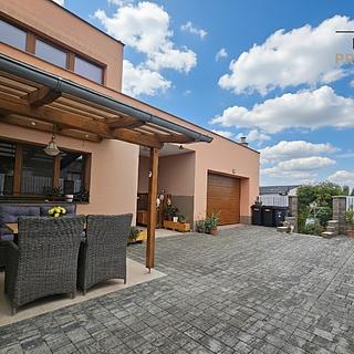 Prodej rodinného domu 208 m² Čebín