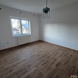 Pronájem bytu 2+1 75 m&sup2; Návsí