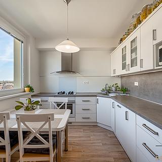 Prodej bytu 3+1 72 m² Hustopeče, Masarykovo nám.