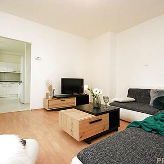 Prodej bytu 3+1 80 m² Drnholec, Hrušovanská