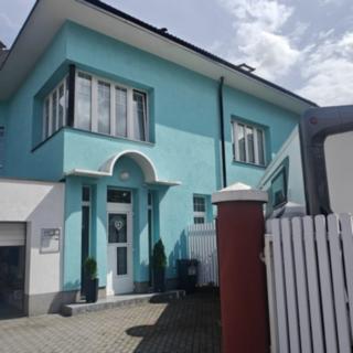 Pronájem bytu 2+1 80 m² Praha