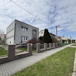 Prodej rodinného domu 170 m&sup2; Uhřičice