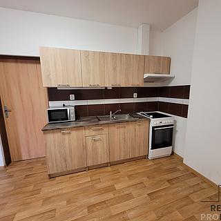 Pronájem bytu 2+kk 40 m² Holešov, nám. Svobody