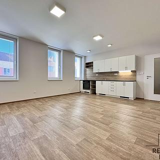 Pronájem bytu 2+kk 52 m² Hodonín, Národní třída