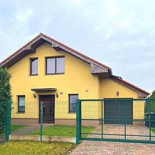 Pronájem rodinného domu 198 m² Trnová