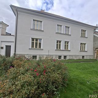 Pronájem bytu 2+1 100 m² Běloky