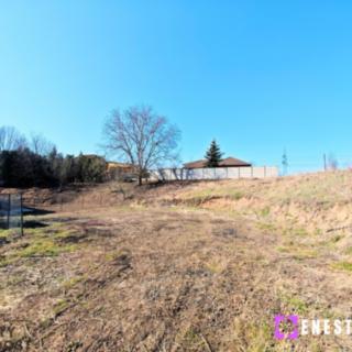 Prodej stavební parcely 839 m² Sluhy