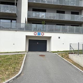 Pronájem parkovacího místa 4465 m² Brno
