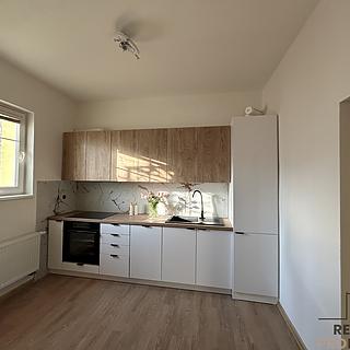 Pronájem bytu 2+1 53 m² Hodonín, Měšťanská