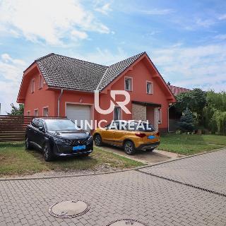 Prodej rodinného domu 233 m² Božice