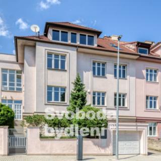 Pronájem rodinného domu 480 m² Praha