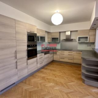 Pronájem bytu 2+kk 60 m² Tábor, Husovo nám.