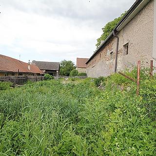 Prodej stavební parcely 312 m² Činěves