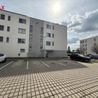 Prodej bytu 1+kk a garsoniéry 39 m² Velký Osek, U hřiště