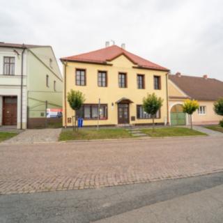 Prodej rodinného domu 142 m² Týnec nad Labem, Masarykovo náměstí
