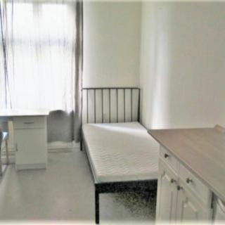 Pronájem bytu 1+kk a garsoniéry 20 m² Opava Kateřinky, Fügnerova