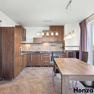 Pronájem bytu 3+kk 81 m² Praha Prosek, Zubrnická