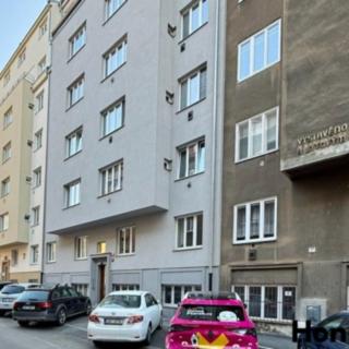 Prodej kanceláře 38 m² Praha Žižkov, Viklefova
