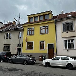 Pronájem bytu 2+1 66 m&sup2; České Budějovice