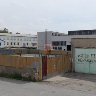 Prodej komerčního pozemku 1 704 m² Šternberk