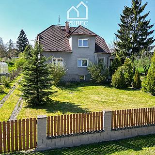 Prodej rodinného domu 242 m&sup2; Šťáhlavy