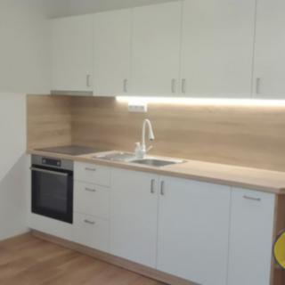 Pronájem bytu 3+1 78 m² Kroměříž, Březinova