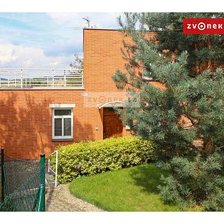 Pronájem rodinného domu 200 m² Zlín, Pod Rozhlednou