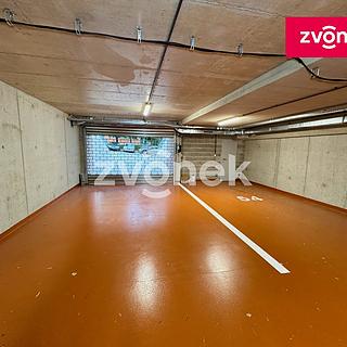 Pronájem parkovacího místa 18 m² Zlín, Nad Stráněmi