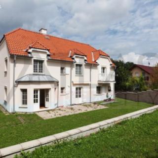 Pronájem rodinného domu 221 m² Praha