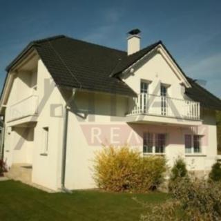 Pronájem rodinného domu 400 m² Průhonice, Pod Valem II.